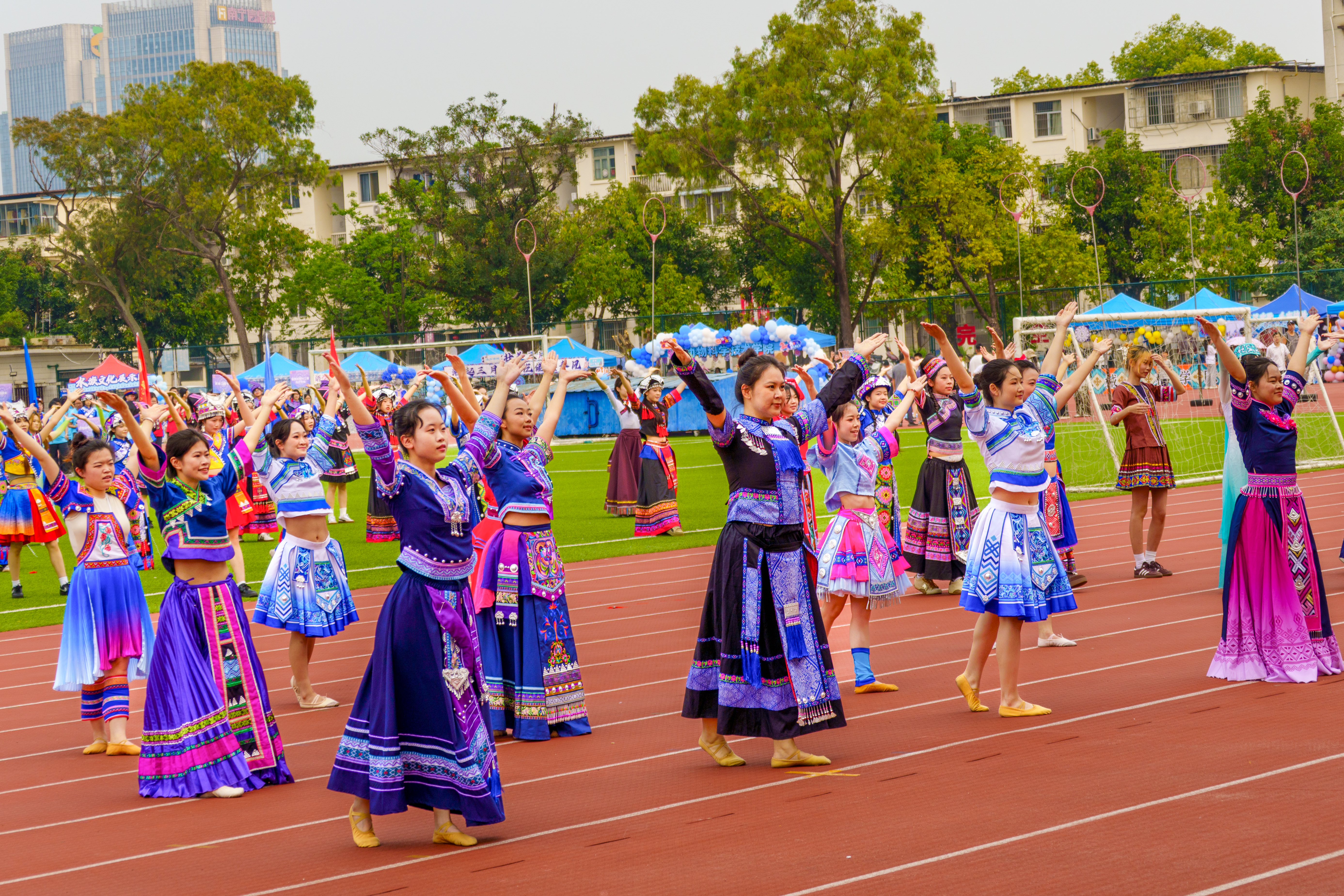                 欧冠举办第十二届“三月三”铸牢中华民族共同体意识民族文化节系列活动...